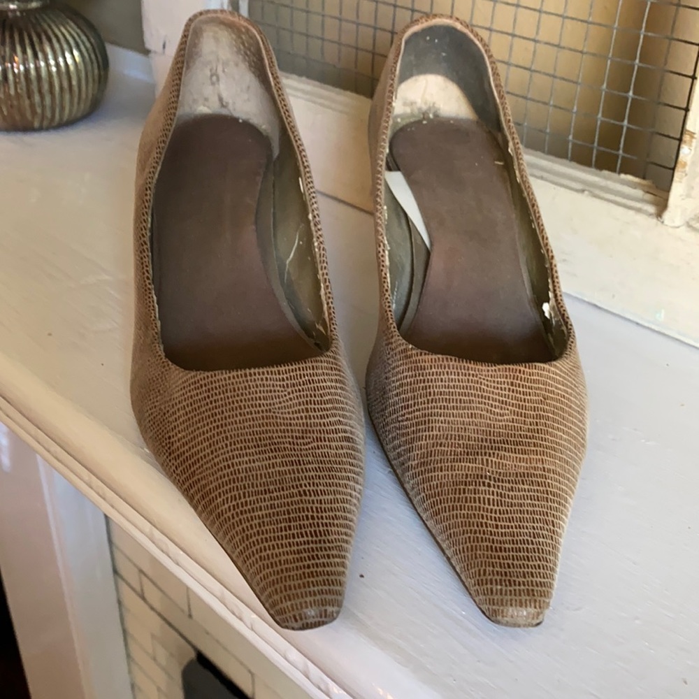 Taupe colored snakeskin pump